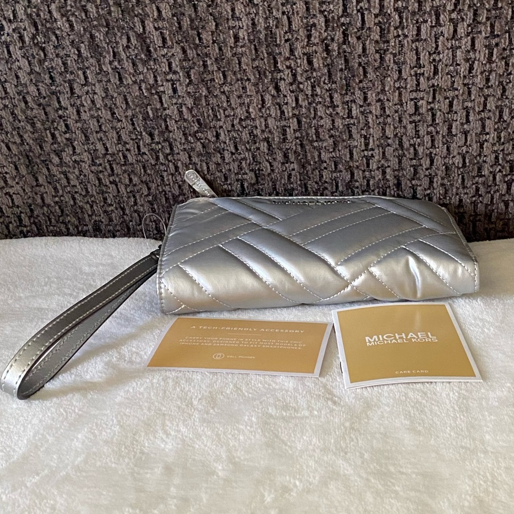 SOLD! NWT Michael Kors Peyton Double Zip Wristlet - Picture 14 of 16